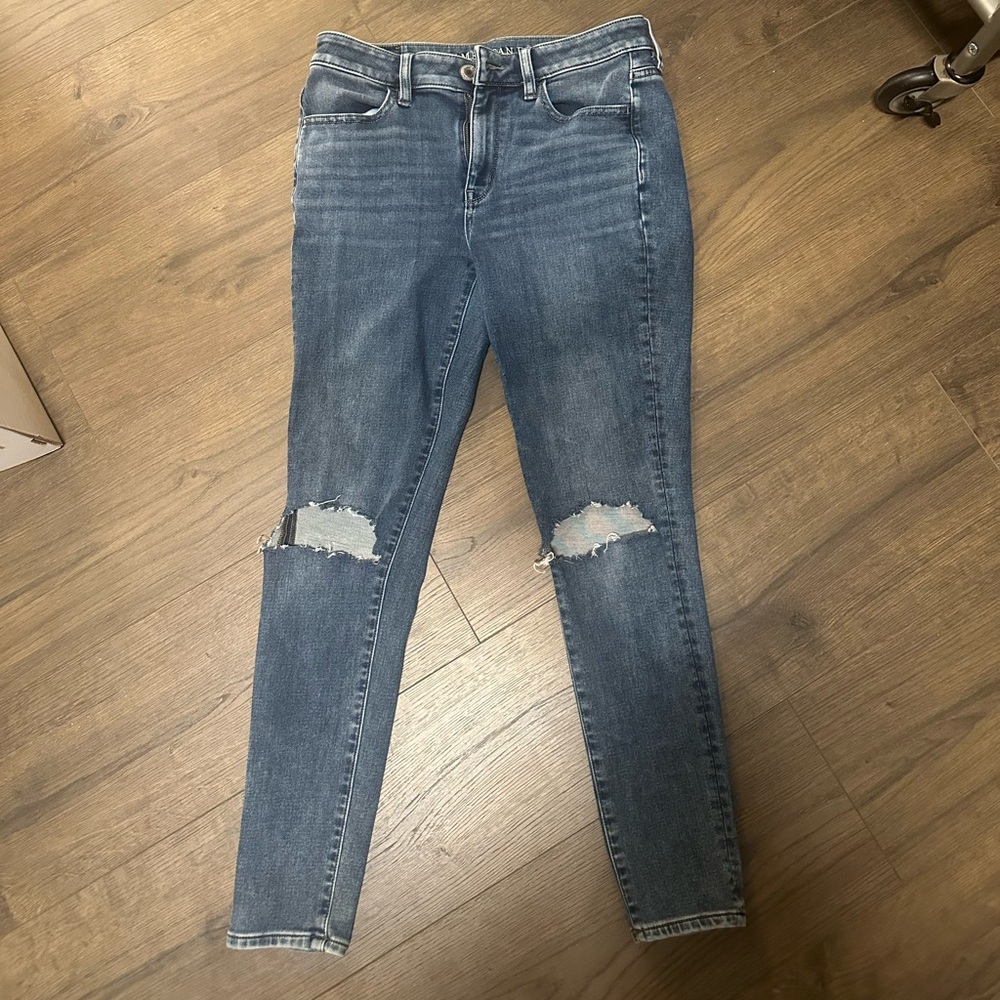 American Eagle High-Rise Skinny Jegging Sz 8R - DESTROYED